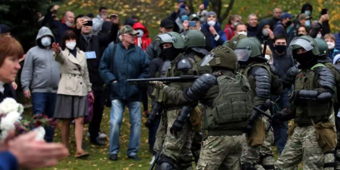 Polizeieinsatz gegen Demonstranten in Minsk am 1. November. Polizei Minsk Protest