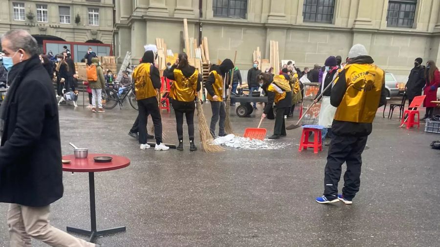 An vier Orten haben sich die Demonstranten versammelt: Beim Bundesplatz, beim Hirschengraben, beim Casinoplatz und beim Bärenplatz.