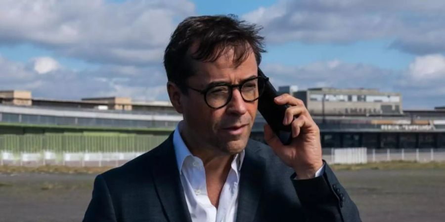 Jan Josef Liefers als Anwalt Joachim Vernau im Thriller «Requiem für einen Freund». Foto: JULIA TERJUNG/ZDF/dpa