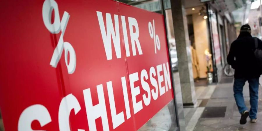 Für pandemiebedingt überschuldete Firmen bleibt die Pflicht zum Stellen einen Insolvenzantrags mindestens bis Ende Januar ausgesetzt. Foto: Martin Gerten/dpa