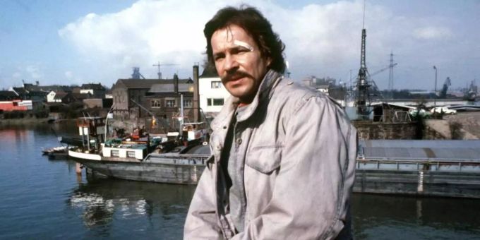 «Tatort»-Legende Götz George trägt die berühmte Schimanski-Jacke. tatort