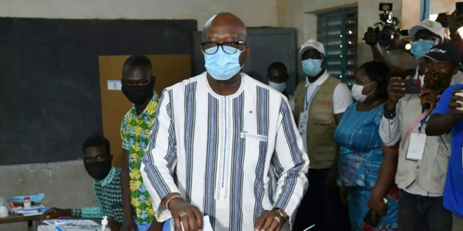 Kaboré bei der Stimmabgabe