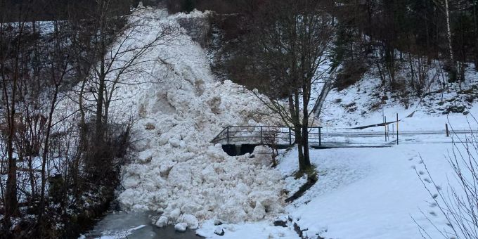 Altdorf UR - Urner Strassen sind nach Schneefällen wieder befahrbar