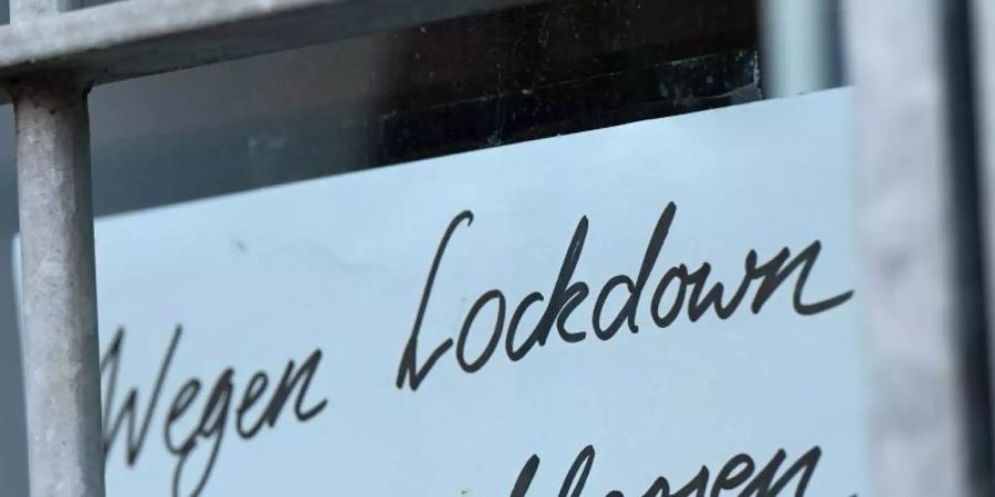 Weite Teile des Handels sowie Kneipen und Restaurants bleiben weiterhin dicht. Bei vielen Unternehmen wächst daher die Unsicherheit. Foto: Arne Dedert/dpa