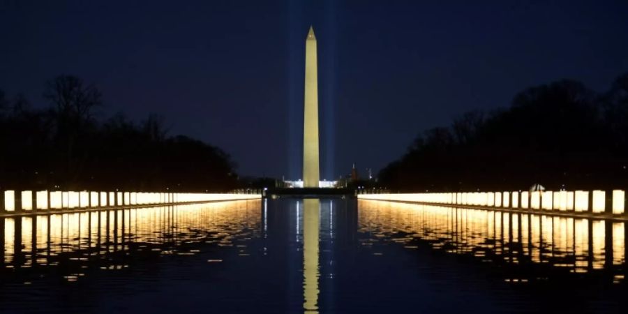 Gedenken an Corona-Opfer in Washington, im Hintergrund das Washington Monument