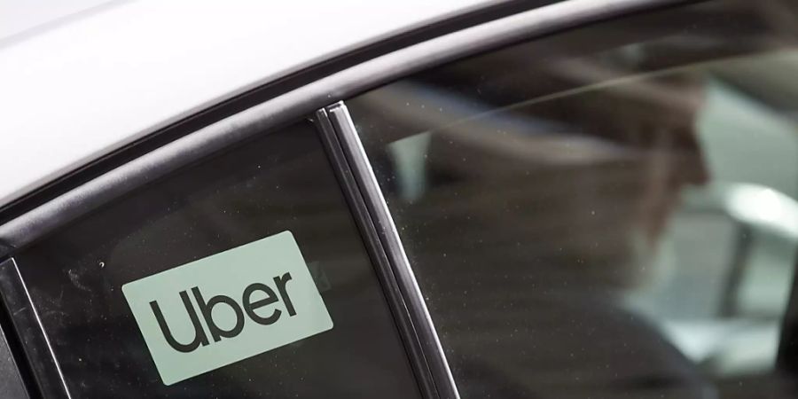 Der Fahrdienstvermittler Uber hat im vergangenen Jahr einen Milliardenverlust erlitten. (Archivbild)