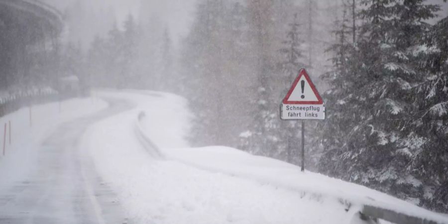 Die Strasse zwischen Wassen und Goeschenen im Kanton Uri.