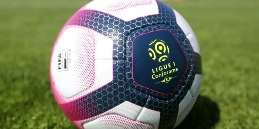 Ein Fussball der Ligue 1.