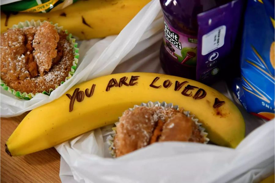 Für eine andere Frau kritzelte die Herzogin «Du wirst geliebt» auf eine Banane.