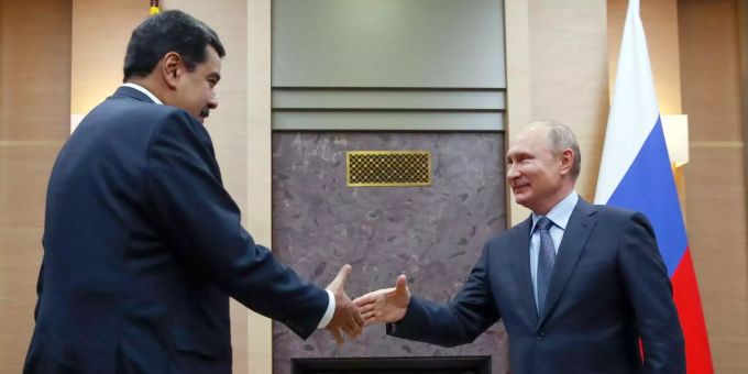 Wladimir Putin (r), Präsident von Russland, begrüsst im Dezember 2018 Nicolás Maduro, Präsident von Venezuela, bei ihrem Treffen im Anwesen Nowo-Ogarjowo ausserhalb von Moskau. Präsident von Venezuela in Moskau