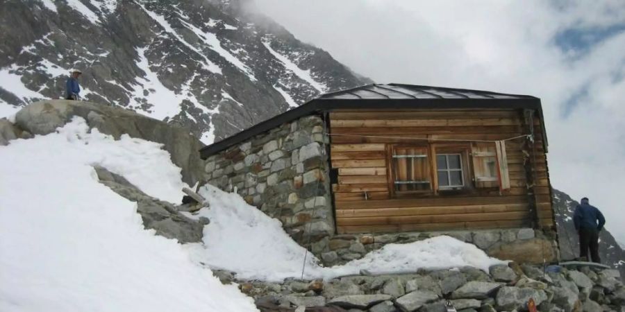So sah das «Mittelaletschbiwak» vor der Lawine aus.