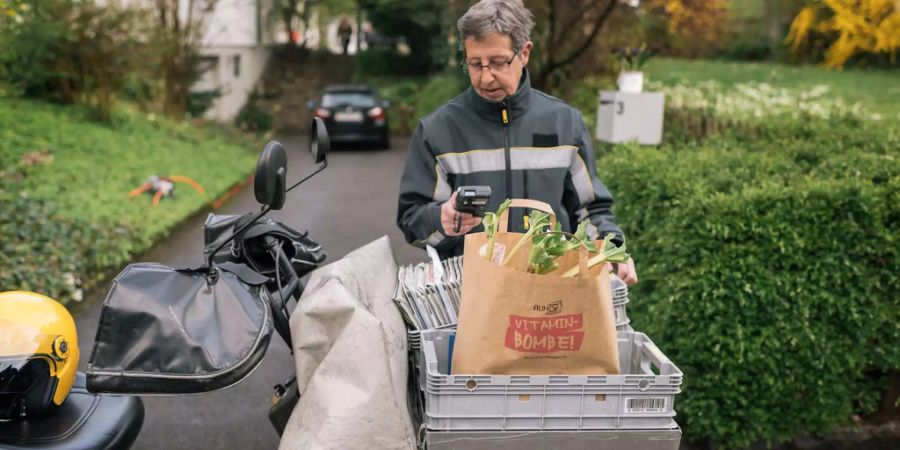 Die Pöstler in Grenchen bringen nicht mehr nur die Post, sie holen neu auch nicht mehr gebrauchte Lebensmittel ab.