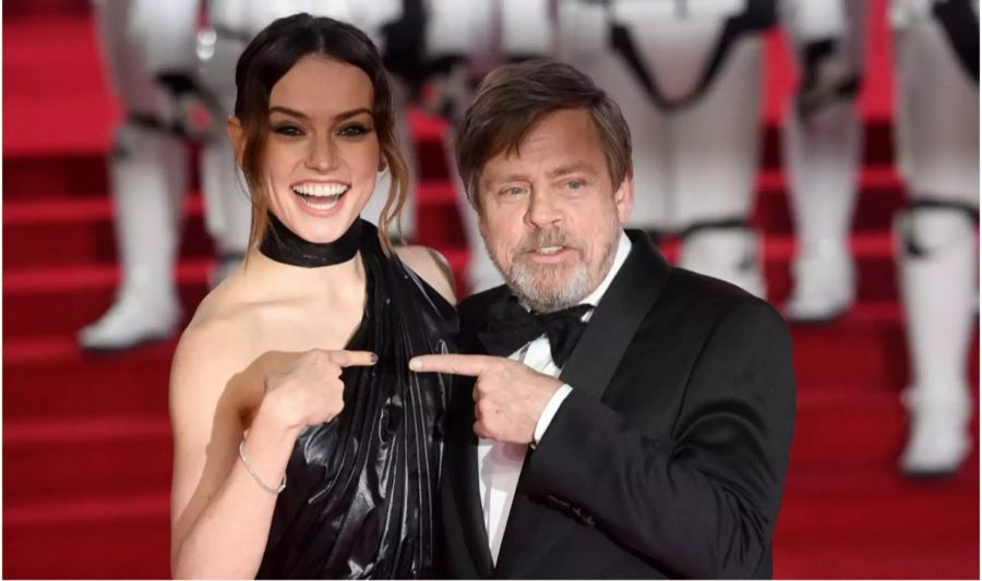 Daisy Ridley und Mark Hamill verstehen sich offensichtlich auch neben der Kamera blendend.