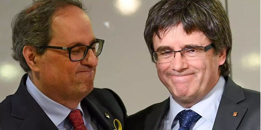 Amtierender Regionalpräsident Kataloniens Quim Torra (l.) freut sich für seinen Vorgänger Carles Puigdemont (r.).