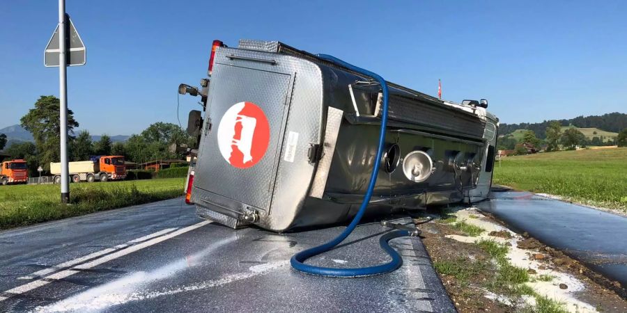 Der umgekippte Milchtransporter.