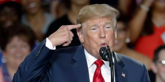 Belästigungs-Vorwurf - Trump verteidigt Supreme-Court-Kandidaten