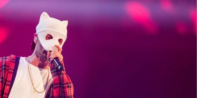Der Rapper Cro wird am Openair-Gampel auftreten. openair