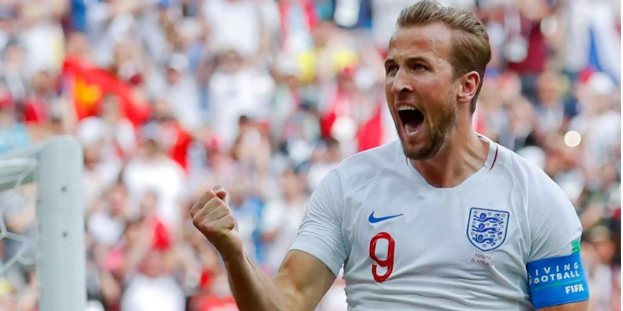 Wie ein Löwe brüllt Harry Kane nach seinem Siegestreffer in der 91. Minute gegen Tunesien. Der Kapitän sichert den Three Lions in der Vorrunde einen wichtigen Sieg mit dem späten Tor.