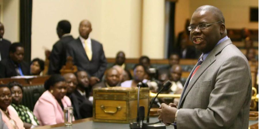 Tendai Biti, Mitglied der Oppositionspartei, spricht im Parlament von Simbabwe (Archivbild).