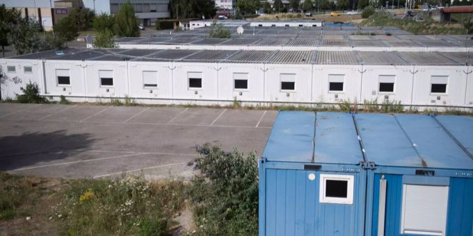 Wohncontainer auf dem Bözingenfeld in Biel. Der Kanton Bern konnte diese vorübergehend als Unterkunft für Asylsuchende nutzen. Wohncontainer auf dem Bözingenfeld in Biel. Der Kanton Bern konnte diese vorübergehend als Unterkunft für Asylsuchende nutzen.