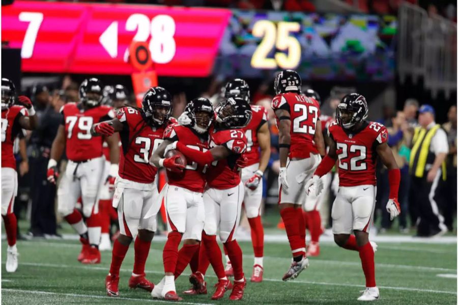 Alles oder nichts: Den Falcons half gegen die Panthers nur ein Sieg – und den holten sie auch. Mit 22:10 sicherte sich Atlanta das Playoffticket und trifft jetzt auf die LA Rams. Dann müssen sich die Falcons aber trotz des Sieges steigern: Der Offense um QB Matt Ryan gelangen keine Big Plays.