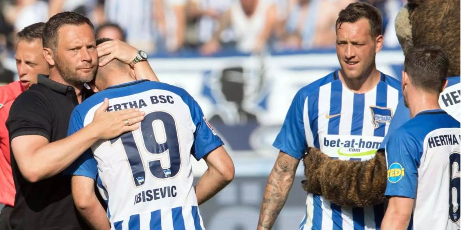 Hertha BSC: Nur zwei Jahre nach der Bundesliga-Gründung musste die Hertha wegen unerlaubt hoher Gehälter und Handgelder zwangsabsteigen. Insgesamt musste der Hauptstadtclub sechs mal hinunter und fehlte somit 20 Jahre im deutschen Oberhaus. In diesem Jahr Liga-Mittelmass.