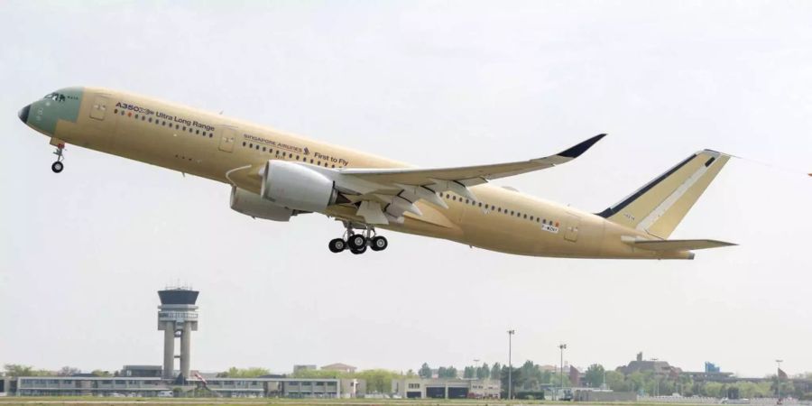 Am vergangenen Montag hob der A350-900ULR erstmals zu einem Testflug in Toulouse ab. Singapore Airlines ist Erstkunde und wird damit bald wieder den längsten Flug der Welt anbieten, Bild: P. Pigeyre/Airbus 2018