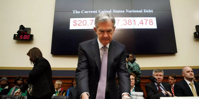 Der neue US-Notenbankchef Jerome Powell führt die Strategie mit moderaten Zinsanhebungen fort. Schweizerische Nationalbank
