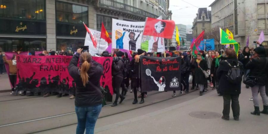 Bei der unbewilligten Demonstration kam es zu einem Sachschaden im Wert von 100'000 Franken.