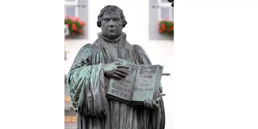 Das Luther-Denkmal auf dem Marktplatz in Wittenberg, Sachsen-Anhalt.