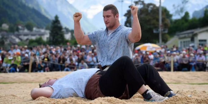 Erster Kranzfestsieg der Saison - Armon Orlik gewinnt Glarner-Bündner Schwingen