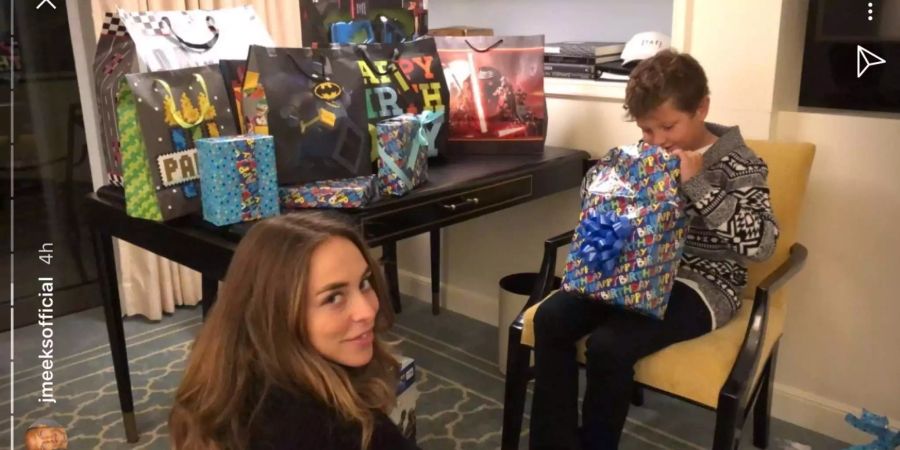 Meeks Freundin Chloe Green überhäuft den Kleinen mit Geburtstags-Geschenken.