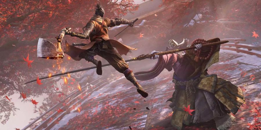 Sekiro, ein entehrter, verstümmelter Krieger, kämpft gegen den Corrupted Monk.