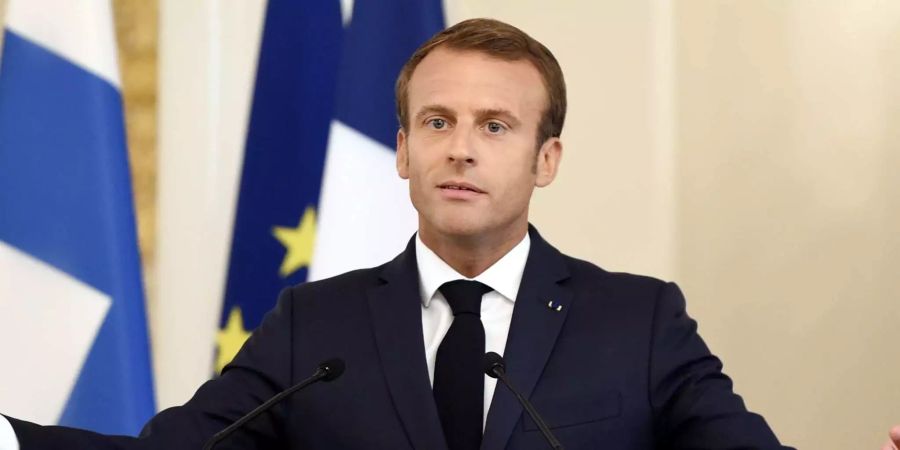 Emmanuel Macron, Präsident von Frankreich, gestikuliert auf einer Pressekonferenz.