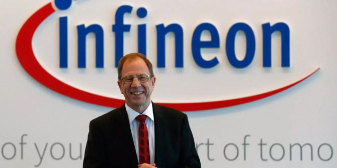 Der CEO von Infineon, Reinhard Ploss an einer Pressekonferenz.