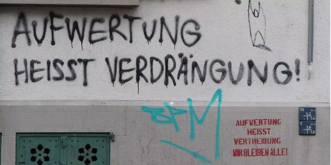 Ein Spruch, der auf eine Hauswand gesprüht wurde, und sich kritisch zur Aufwertung von Wohnquariteren äussert. Ein Spruch, der auf eine Hauswand gesprüht wurde, und sich kritisch zur Aufwertung von Wohnquariteren äussert.