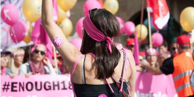 Der Feminismus hat bereits viel erreicht, doch der Kampf für Gleichstellung ist noch nicht zu Ende. feminismus