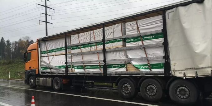 Holzladung ungenügend gesichert Holzladung ungenügend gesichert
