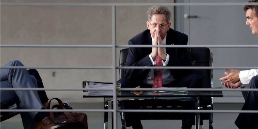 Verfassungsschutz-Präsident Hans-Georg Maassen wartet auf seine Anhörung im Bundestag.