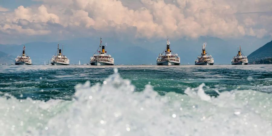 Eine Schiffparade auf dem Genfersee.