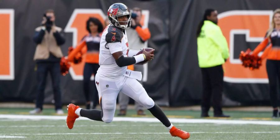 Ganz bitteres Spiel für Bucs-Fans: Gegen die Cincinnati Bengals spielt Quarterback Jameis Winston miserabel und wirft gleich vier Interceptions. Als das Spiel schon entschieden scheint ersetzt ihn Coach Dirk Koetter durch Ryan «Fitzmagic» Fitzpatrick. Dieser führt die Bucs  im letzten Viertel zu 18 Punkten und damit zum Ausgleich. Doch am Ende siegen die Bengals durch ein Field Goal doch noch mit 37:34. Dennoch: Koetter hat bereits bekannt gegeben, das «Fitzmagic» das nächste Spiel starten wird. Winstons Tage bei den Bucs scheinen gezählt – der QB spielt zu risikofreudig.