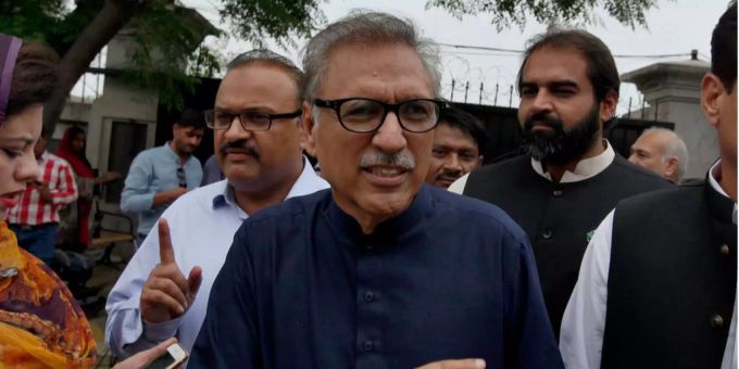 Arif Alvi nach seiner Nominierung zur Präsidentschaftswahl in Islamabad. Arif Alvi nach seiner Nominierung zur Präsidentschaftswahl in Islamabad.