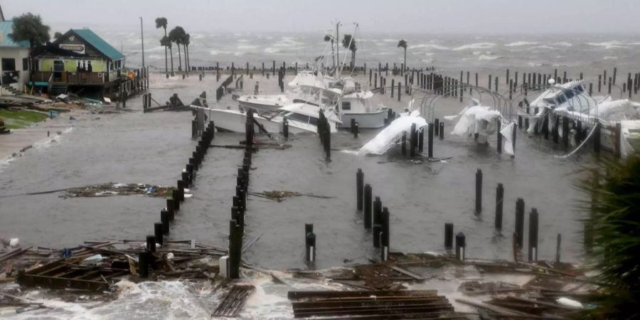 An Hafen von Port St. liess Hurrikan «Michael» mehrere Bote untergehen. Der Schaden ist immens.