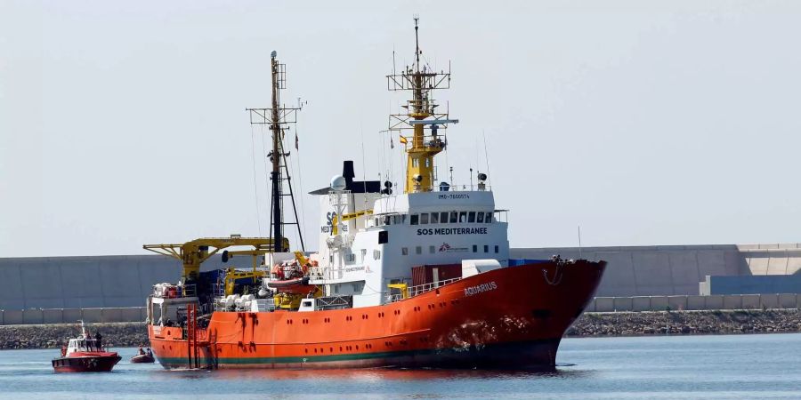 Aus Seenot gerettete Flüchtlinge kommen damals mit der «Aquarius» im Hafen an. Das Schiff der Hilfsorganisation «SOS» hat erneut Menschen in Not gerettet.