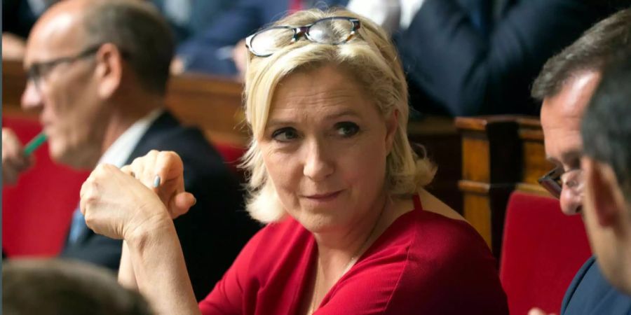 Marine Le Pen, die Chefin der französischen Rechts-Aussen-Partei «Rassemblement National», erscheint zu einer Sitzung der Nationalversammlung.