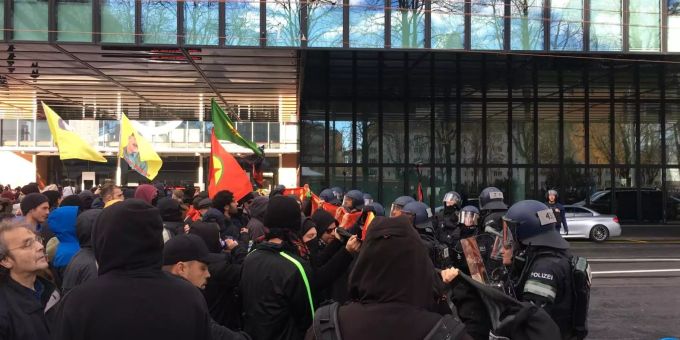 Demo artet aus - Verletzte nach Gummischrot-Einsatz der Basler Polizei