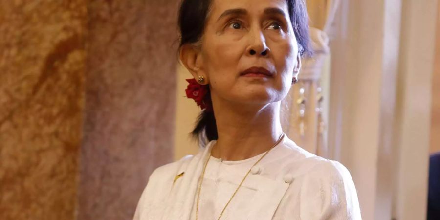 Weltwirtschaftsforum für Südostasien am 13. September in Vietnam, Hanoi: Aung San Suu Kyi, Regierungschefin von Myanmar, wartet auf ein Treffen mit Vietnams Präsident Tran Dai Quang (nicht im Bild) im Präsidentenpalast während des Weltwirtschaftsforums.