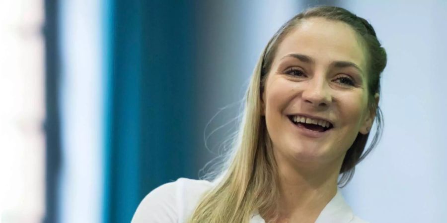 Kristina Vogel lacht während der Pressekonferenz im Spital von Berlin am Mittwoch 12. September 2018.