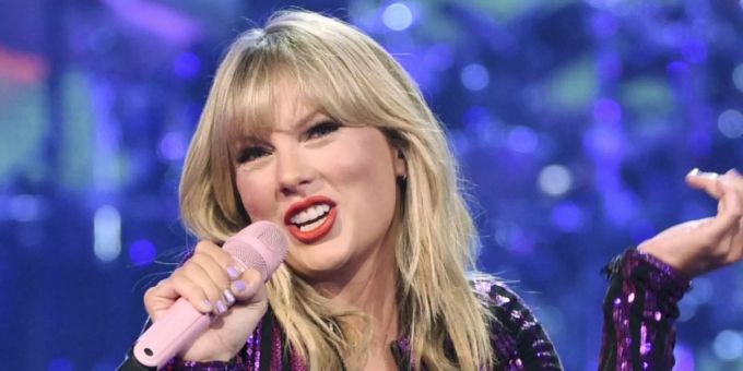 ARCHIV - Taylor Swift, Country-Pop-Sängerin aus den USA, singt im Juli 2019 beim Prime Day-Konzert von Amazon Music im Hammerstein Ballroom in New York City. Foto: Evan Agostini/Invision/AP/dpa Taylor Swift