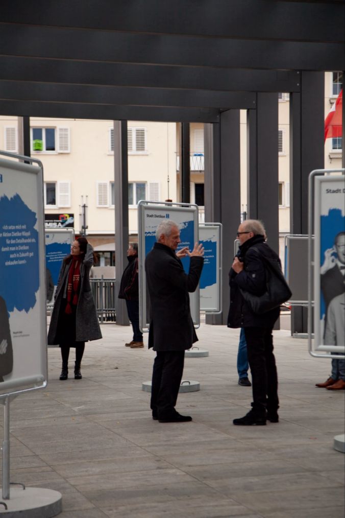 Testimonial Kampagne am Kirchplatz in der Markthalle in Dietikon.